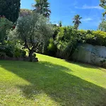 Дом отдыха With Pool 2,5km From Saint-tropez Гассен