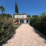 With Pool 2,5km From Saint-tropez Дом отдыха *